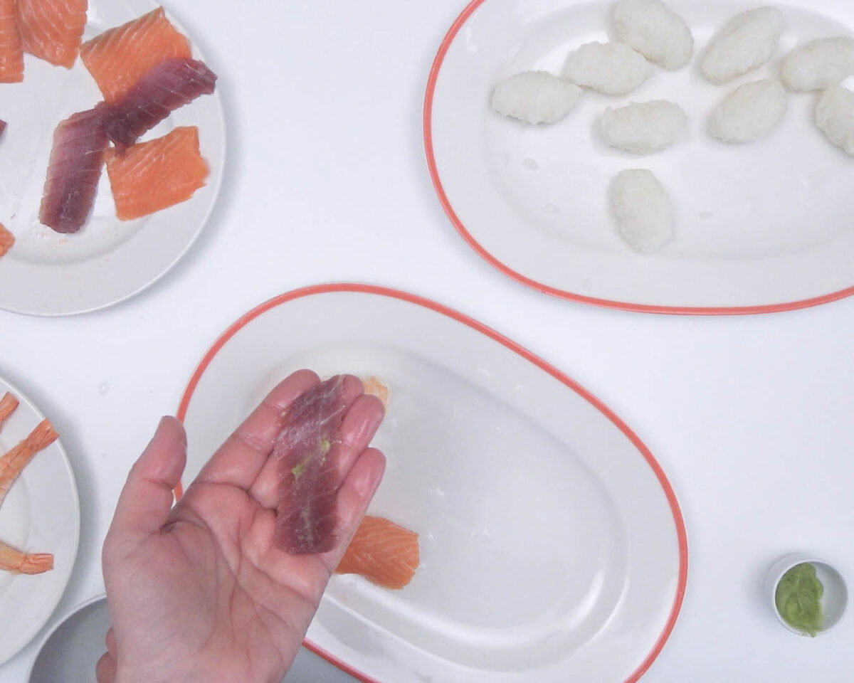nigiris de atún salmón y langostinos paso 24