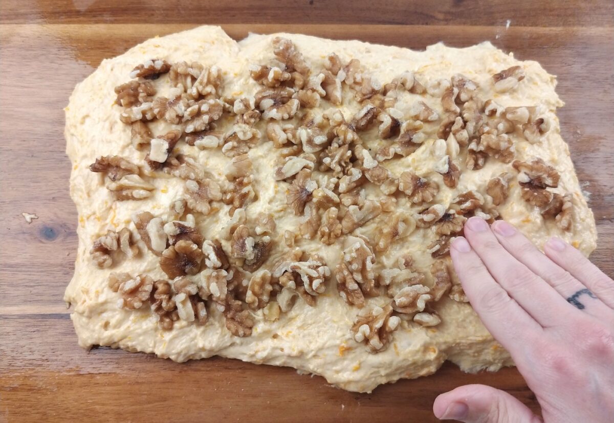 Pan sin amasado de calabaza y nueces paso a paso