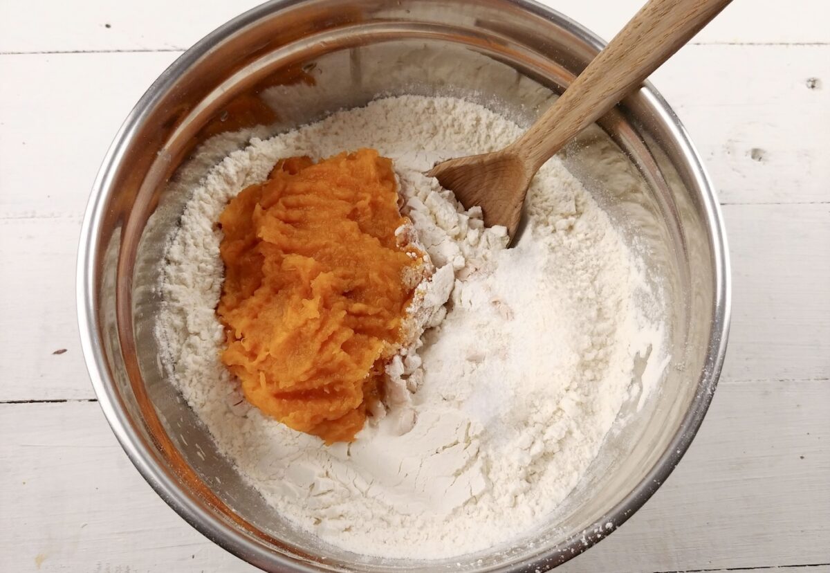 Pan sin amasado de calabaza y nueces paso a paso