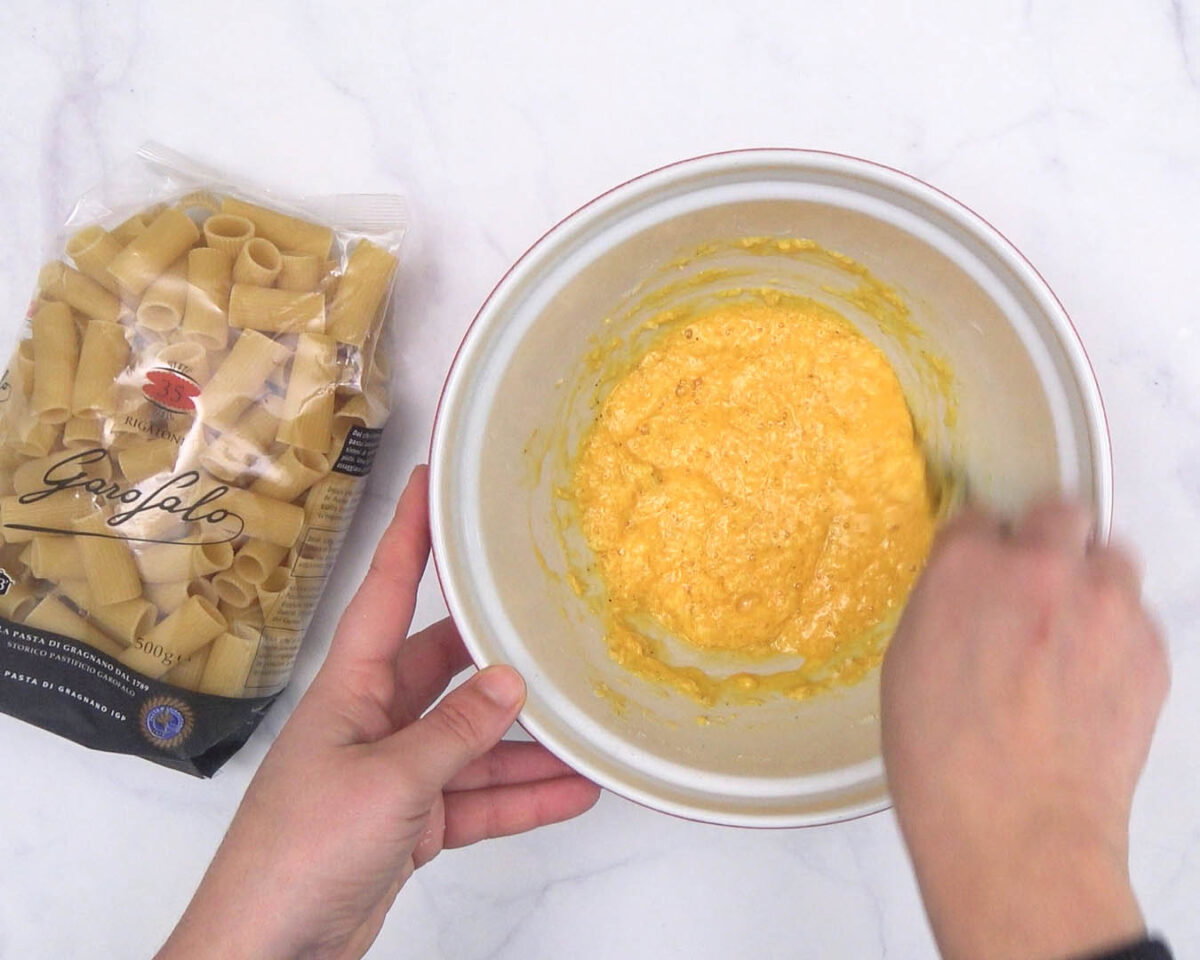 rigatoni carbonara paso 7