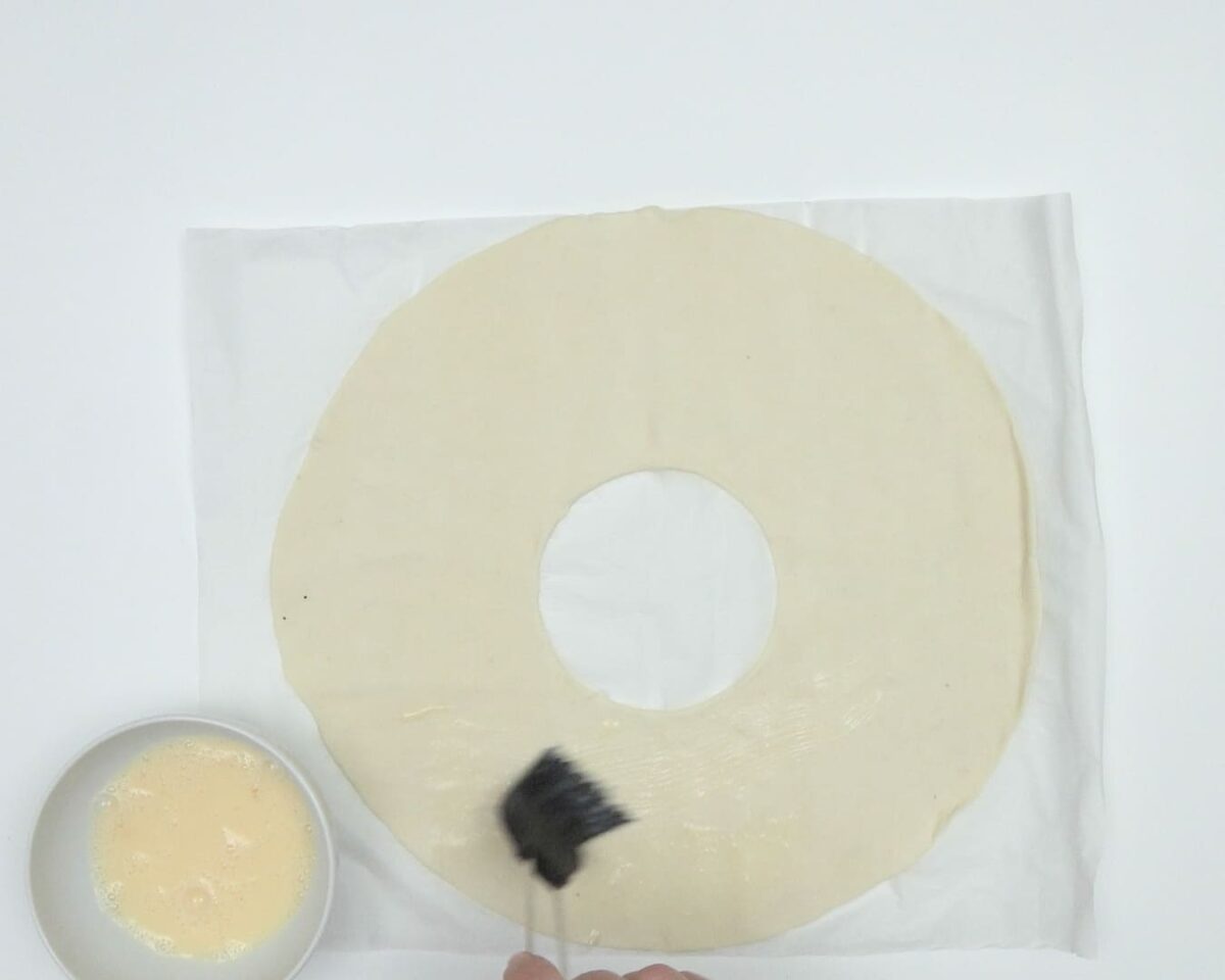 roscón de hojaldre con nata paso 6