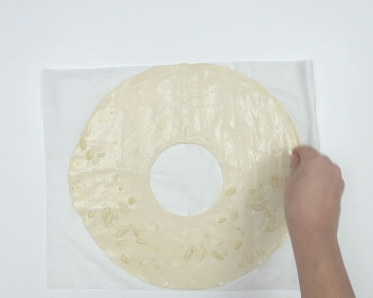 roscón de hojaldre con nata paso 7
