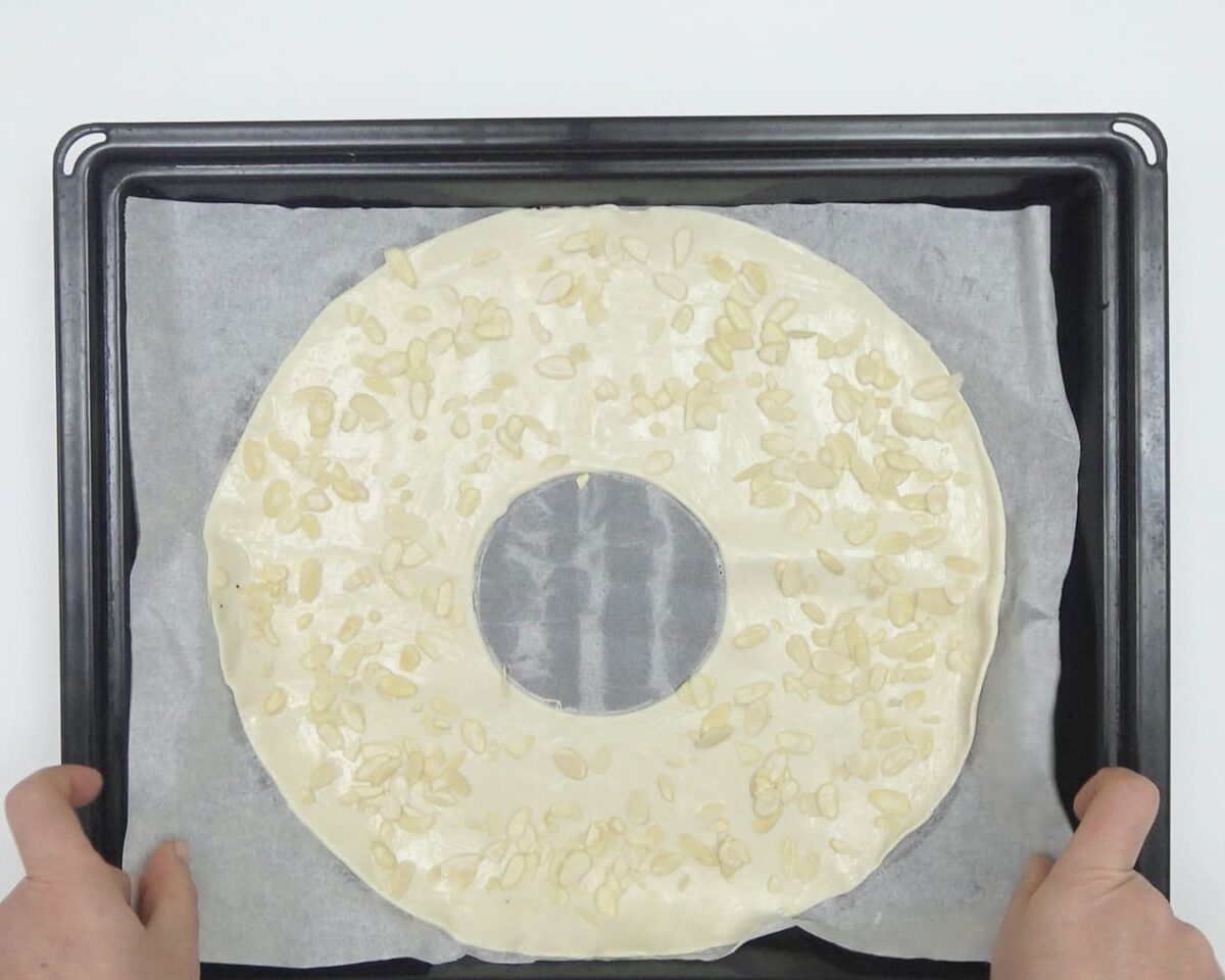 roscón de hojaldre con nata paso 8