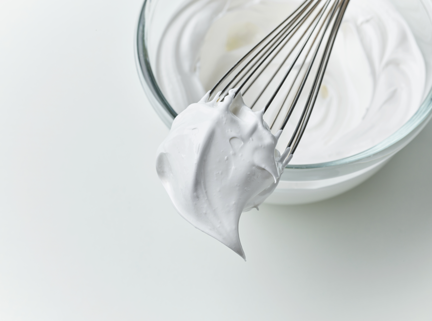 Cómo aprovechar las claras de huevo sobrantes en otras recetas
