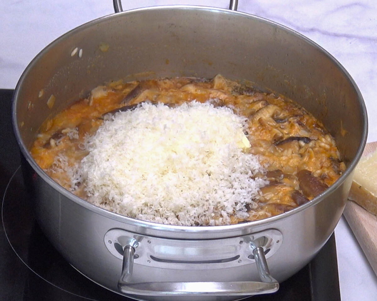 arroz cremoso con setas y queso grana padano paso 15