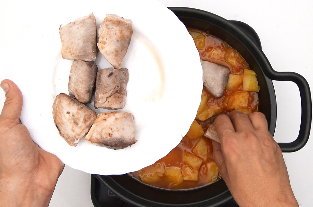 Cómo hacer bonito con tomate. Receta fácil con pescado