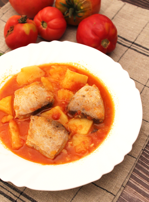 Cómo hacer bonito con tomate. Receta fácil con pescado