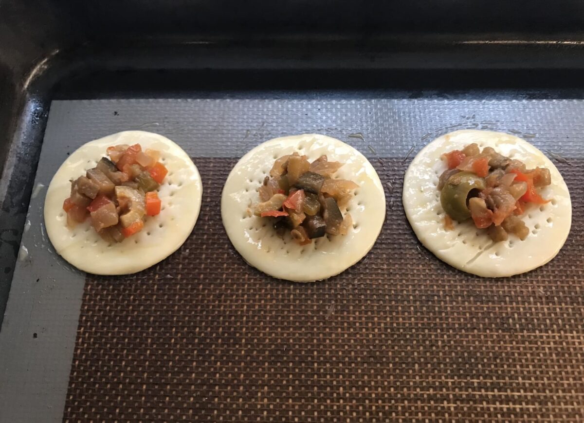 canapés con hojaldre ideas de aperitivos navideos paso 8