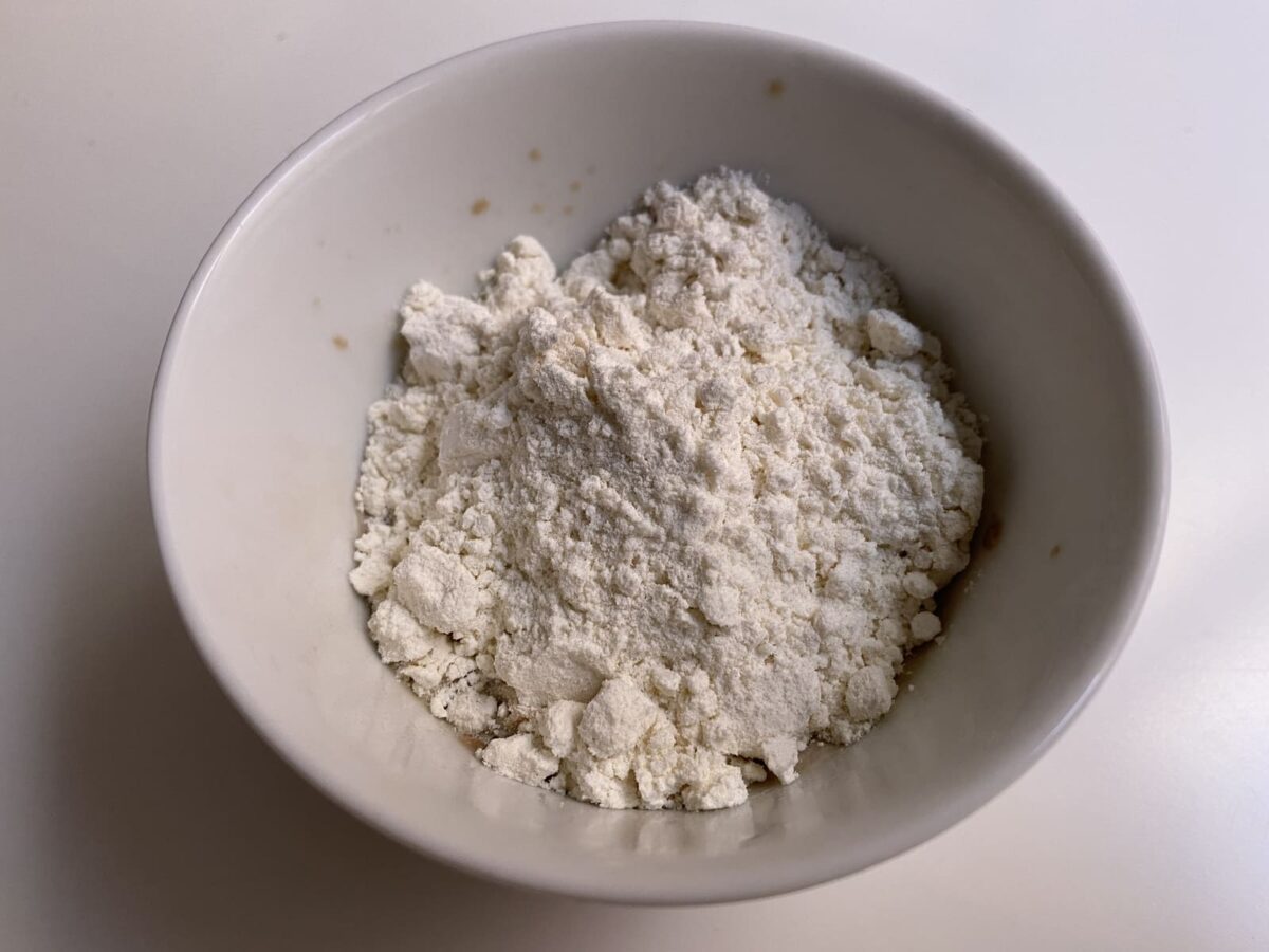 coca de crema y piñones paso 3