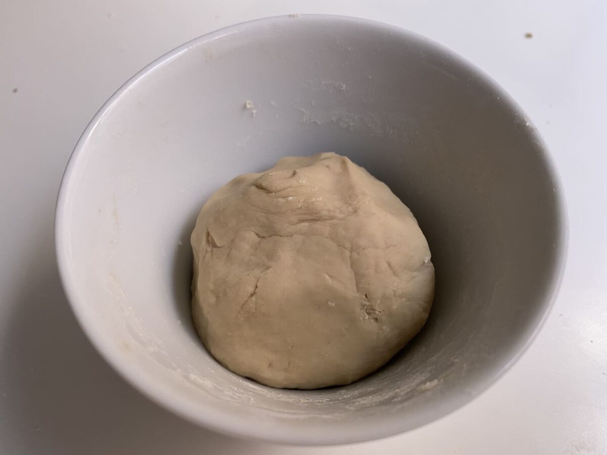 coca de crema y piñones paso 4