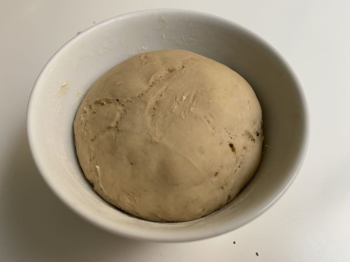 coca de crema y piñones paso 7