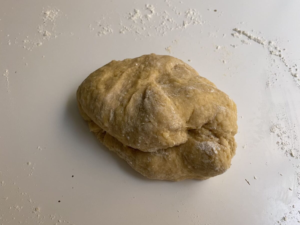 coca de crema y piñones paso 8