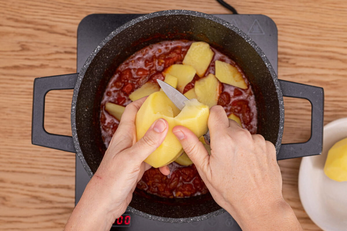 guiso de patatas y alcachofas paso 10