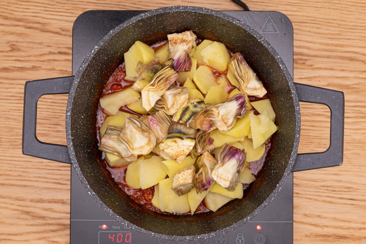 guiso de patatas y alcachofas paso 11