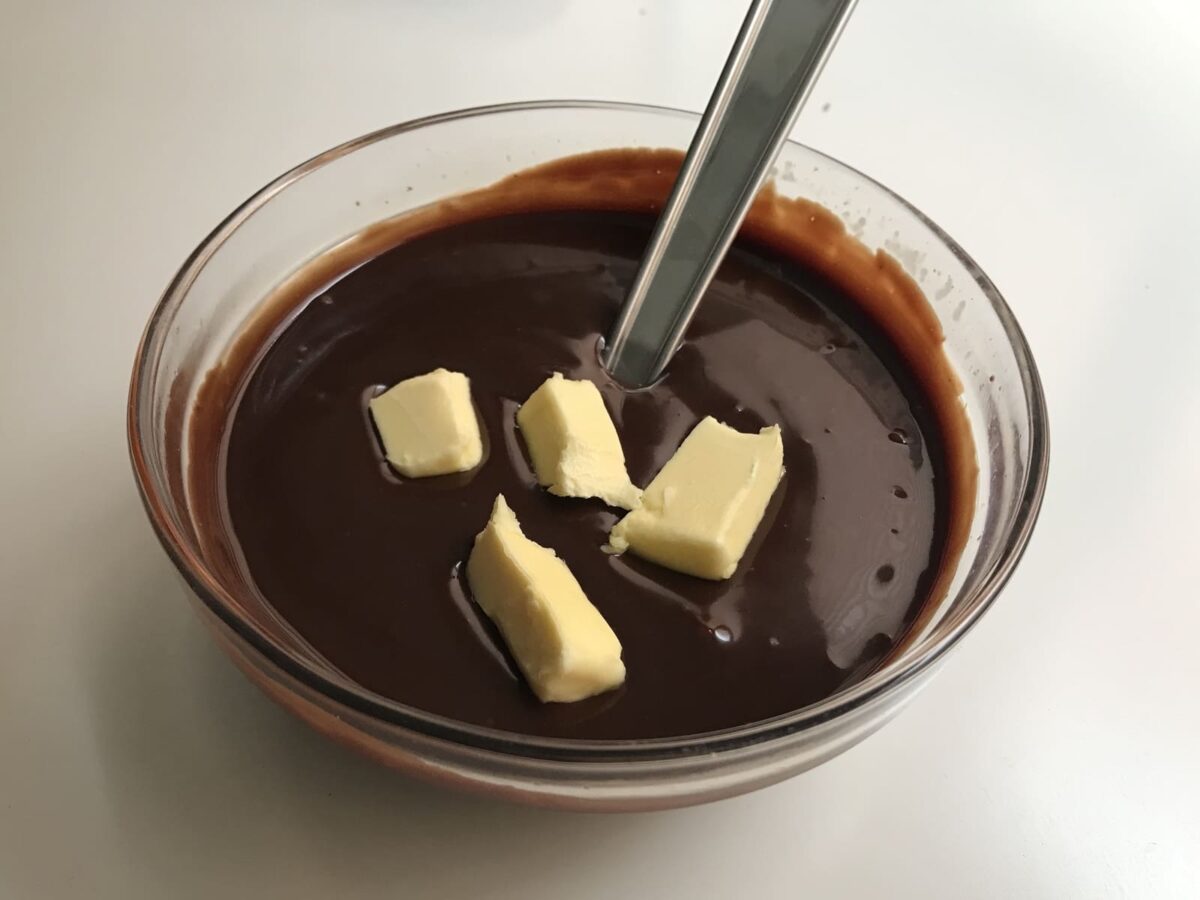 mona de pascua con chocolate paso 12