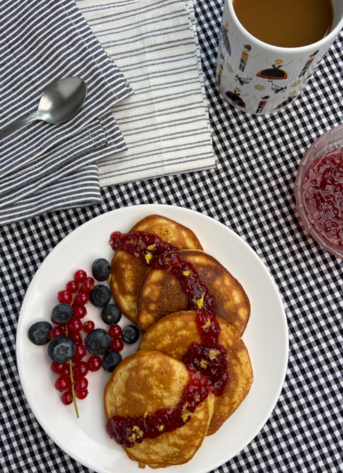 Panqueques sin leche con frutos rojos