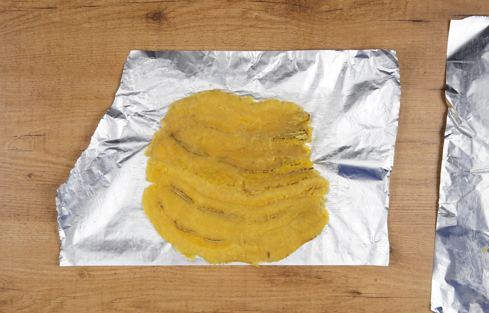 Plátano maduro relleno de jamón y queso