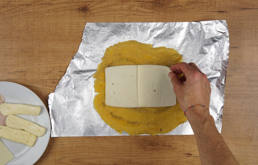Plátano maduro relleno de jamón y queso
