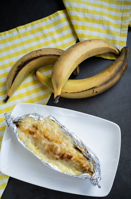 Plátano maduro relleno de jamón y queso