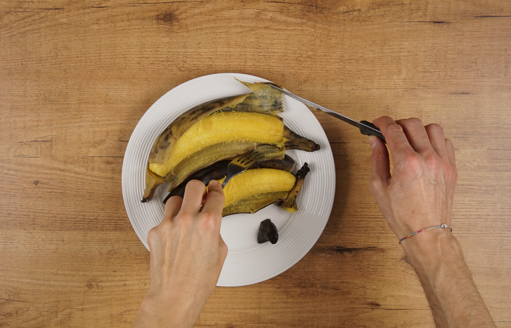 Plátano maduro relleno de jamón y queso