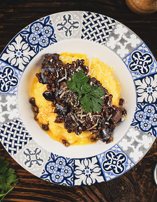 Ragú de berenjena con polenta