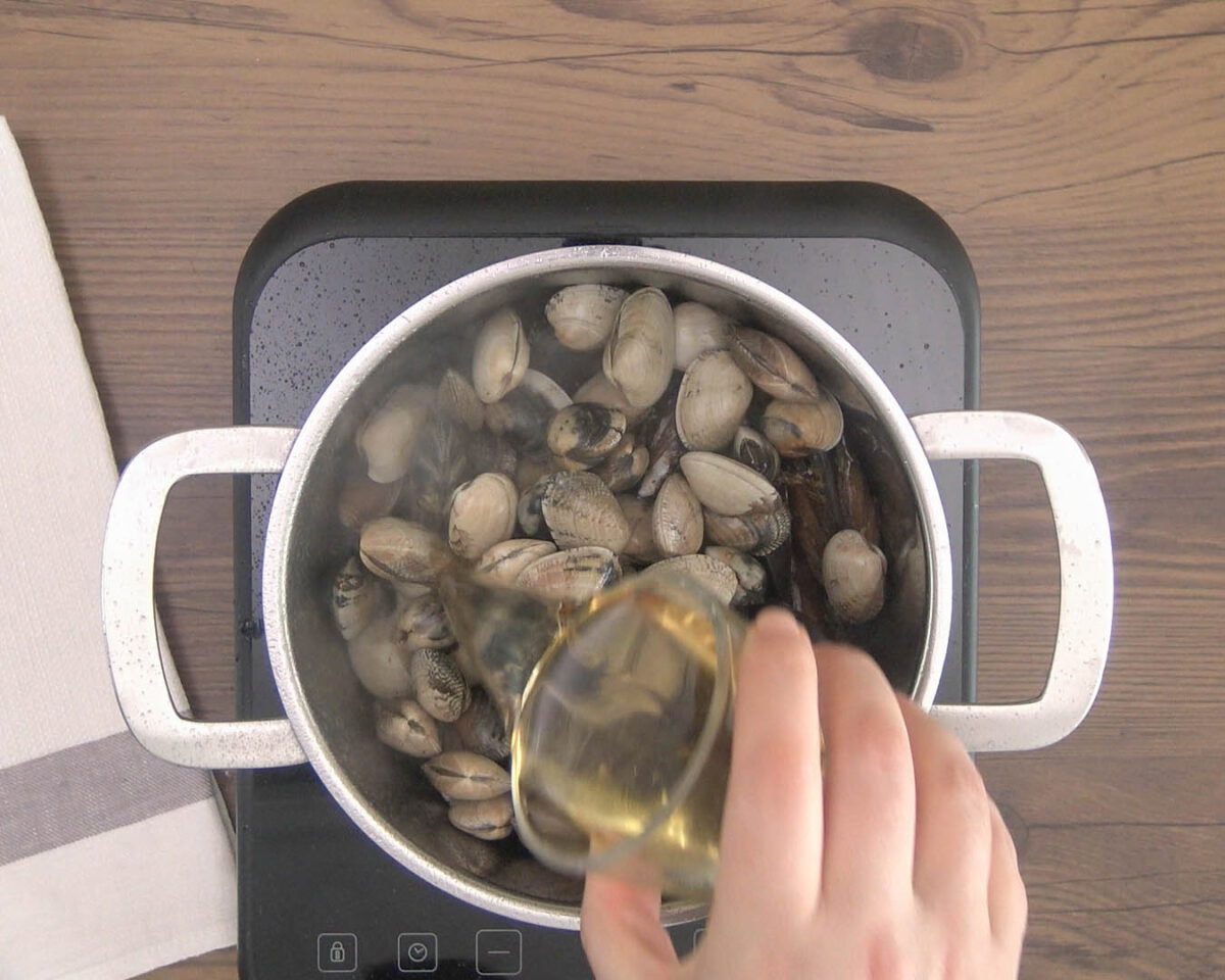 spaghetti nero di seppia al frutti di mare paso 12