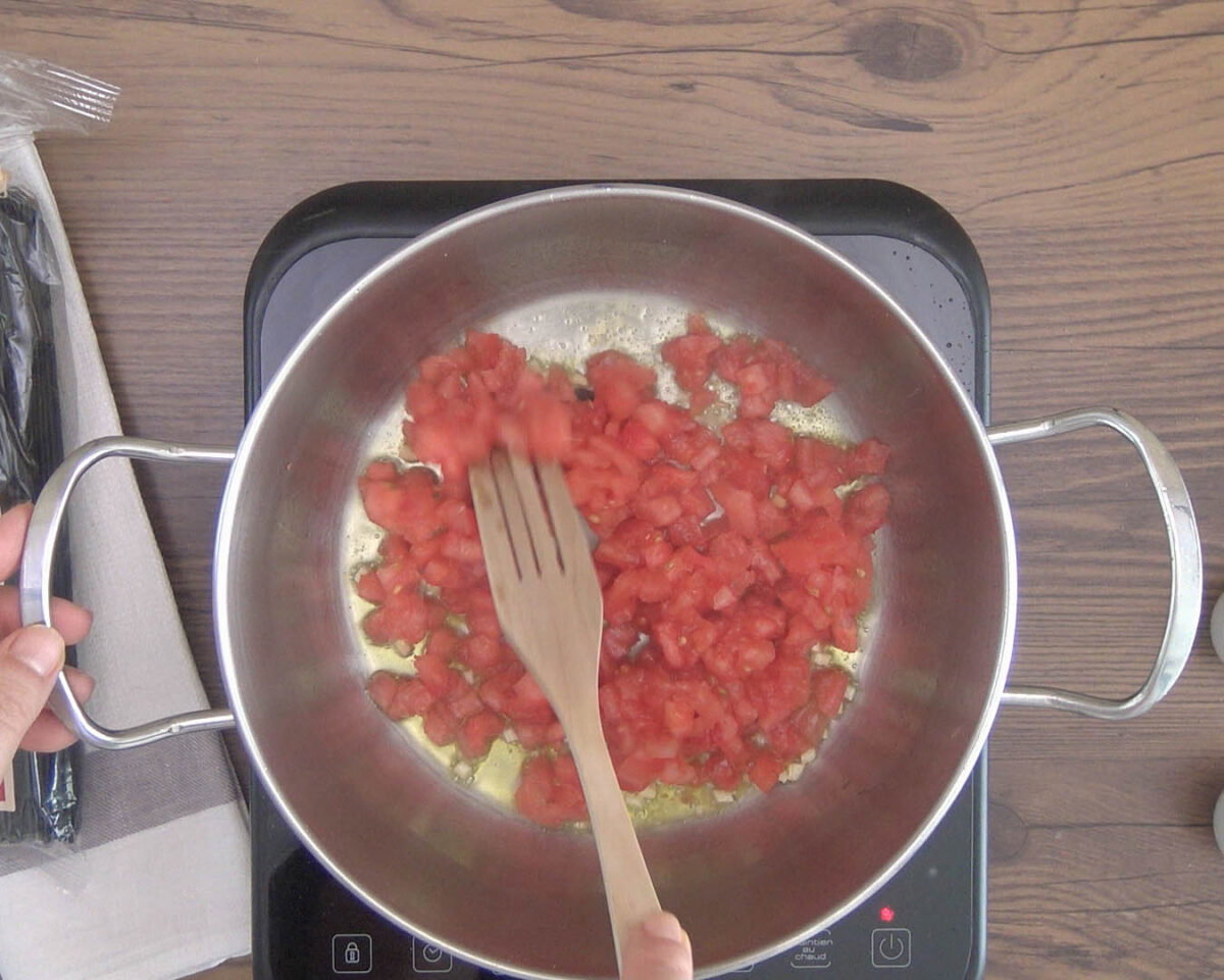 spaghetti nero di seppia al frutti di mare paso 14