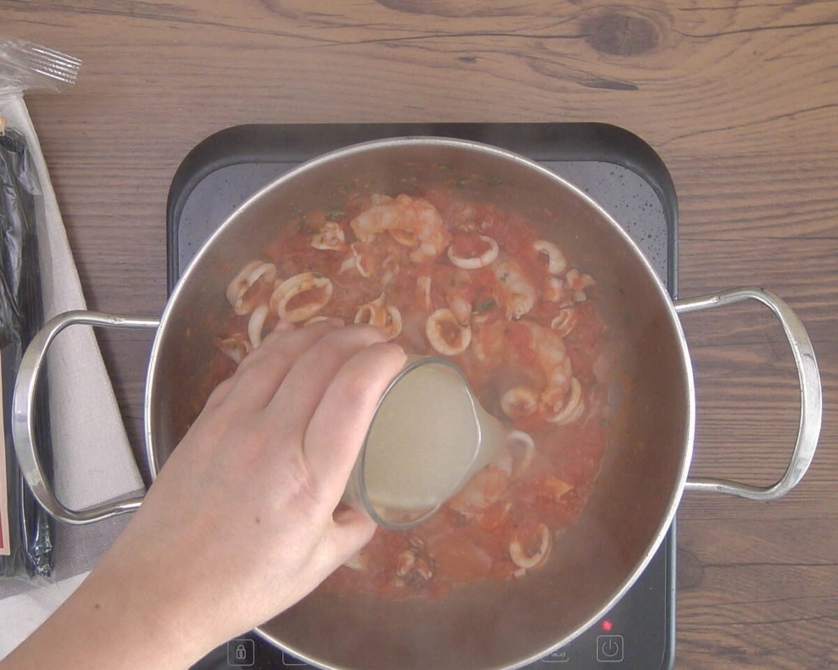 spaghetti nero di seppia al frutti di mare paso 17