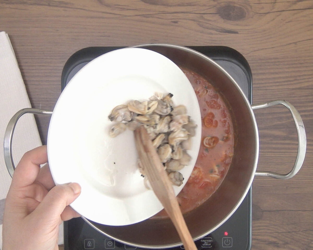 spaghetti nero di seppia al frutti di mare paso 19