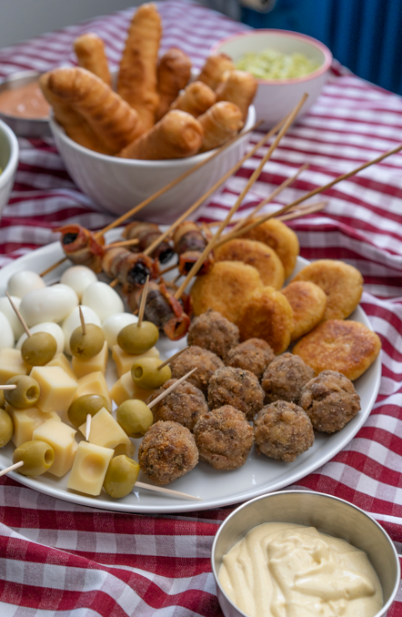 Bandeja de pasapalos venezolanos