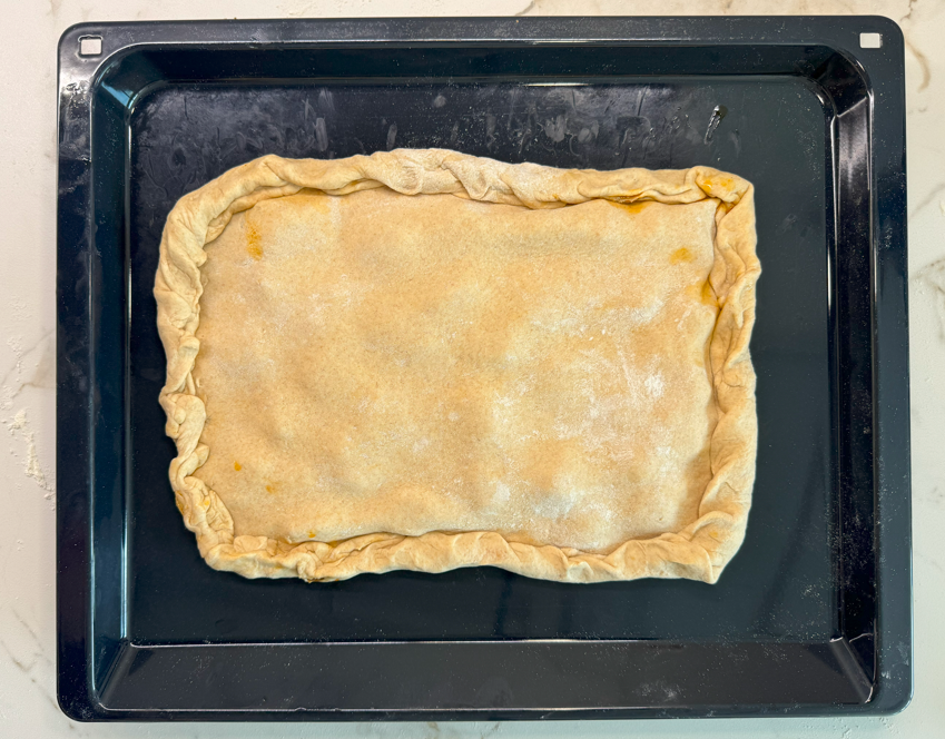 Empanada de salmón con masa gramada