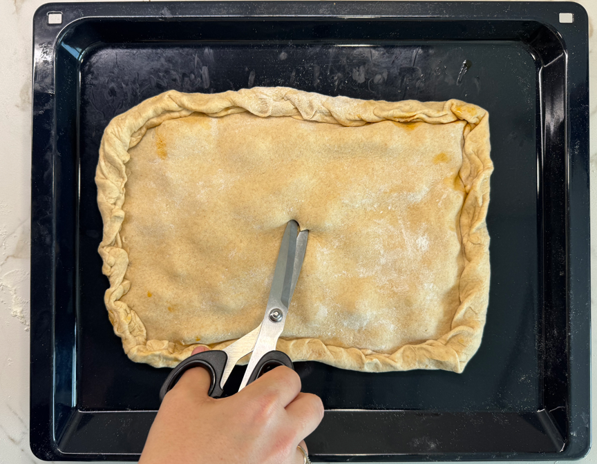 Empanada de salmón con masa gramada