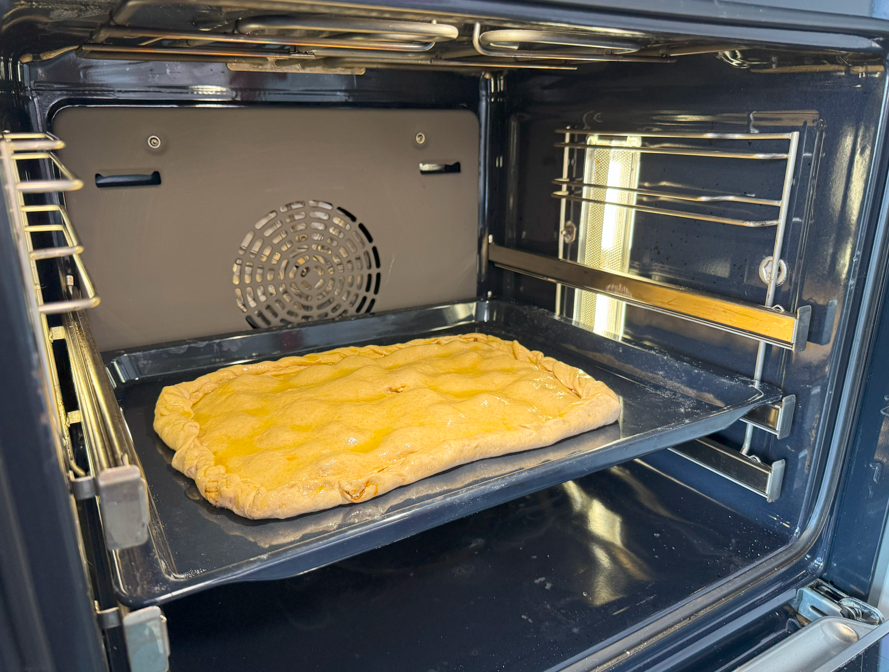 Empanada de salmón con masa gramada