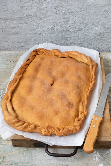 Empanada de salmón con masa gramada