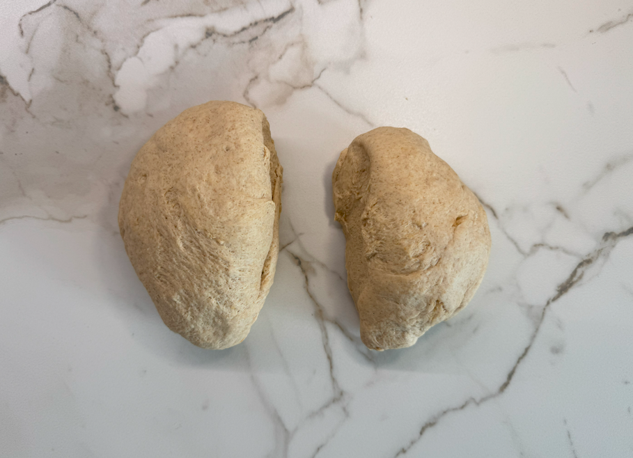 Empanada de salmón con masa gramada