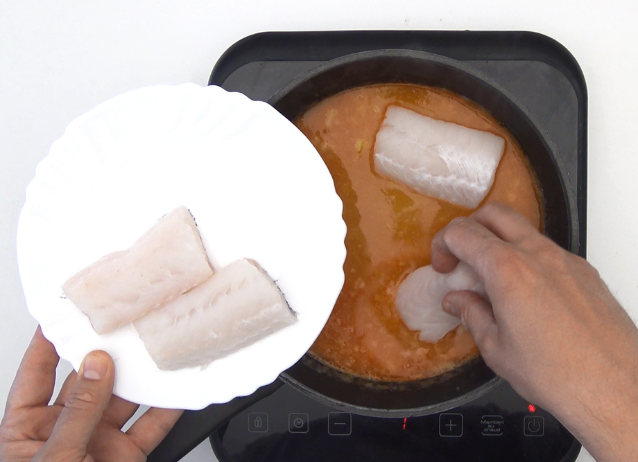 Lomos de merluza en salsa marinera