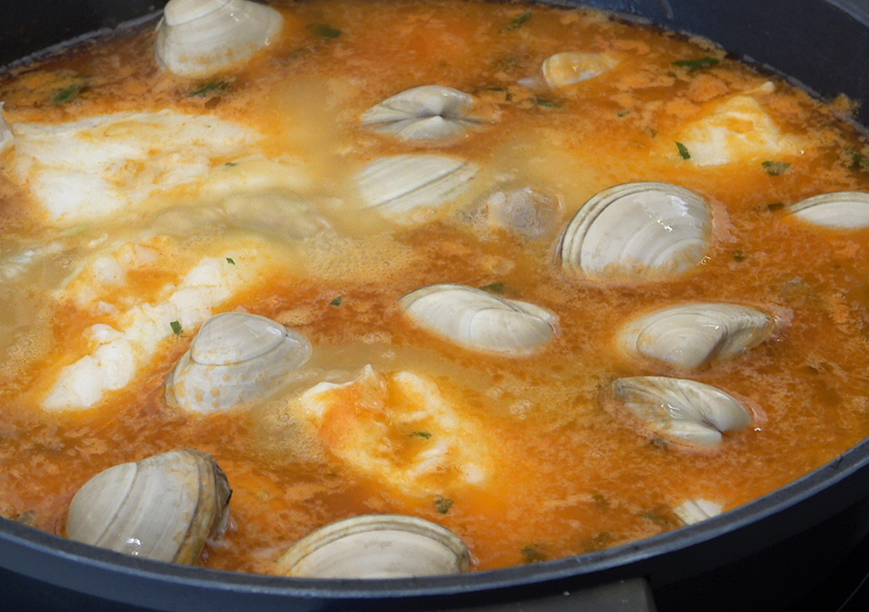 Lomos de merluza en salsa marinera