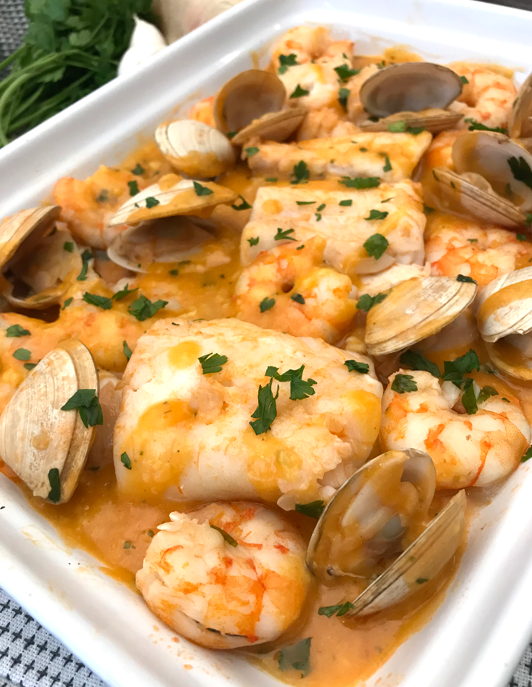 Lomos de merluza en salsa marinera