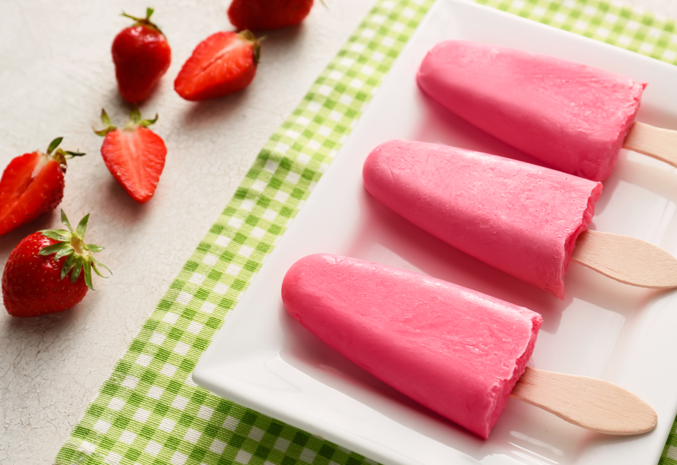 Polos de fresa y yogur