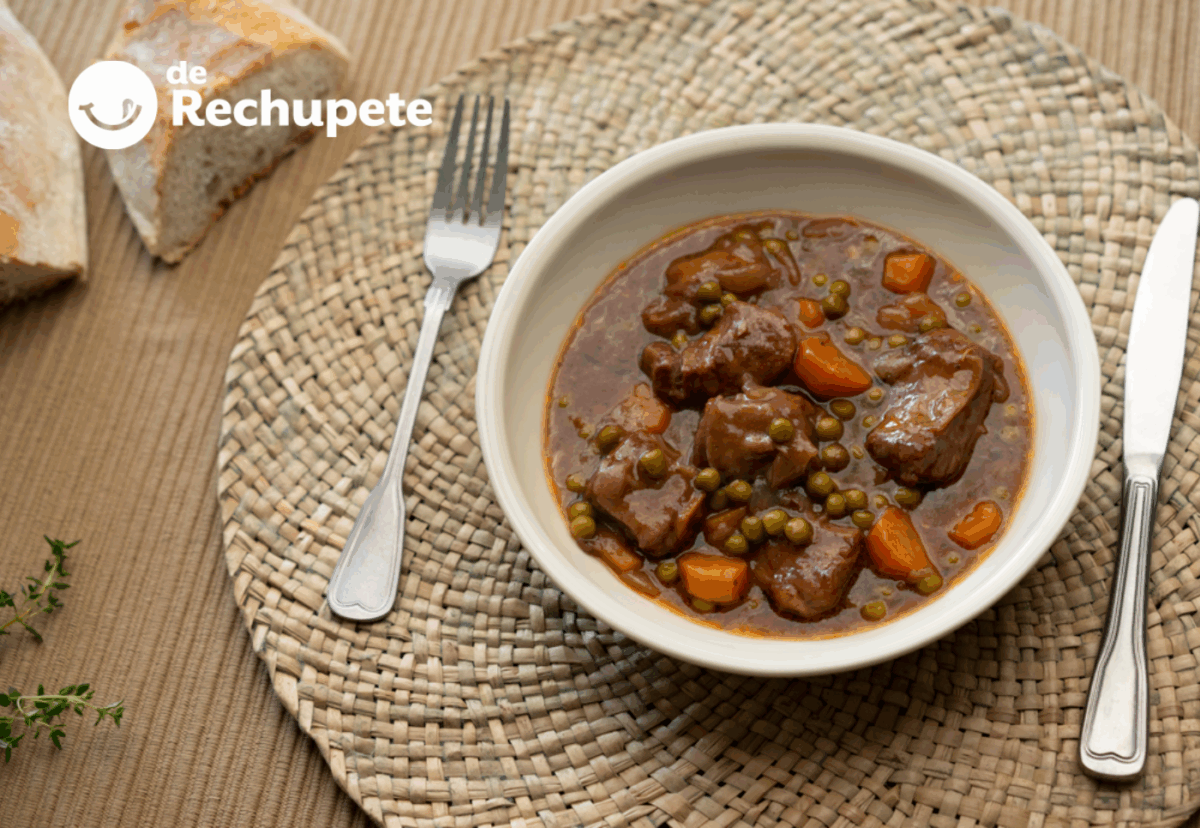 Ragú de ternera al vino tinto con verduras