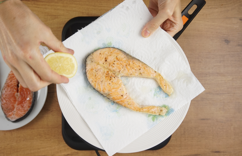 Salmón a la plancha con patatas al microondas