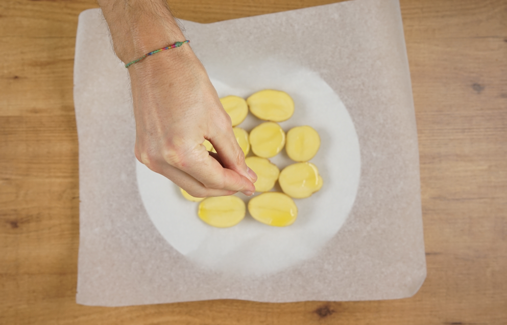 Salmón a la plancha con patatas al microondas