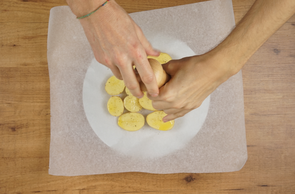 Salmón a la plancha con patatas al microondas