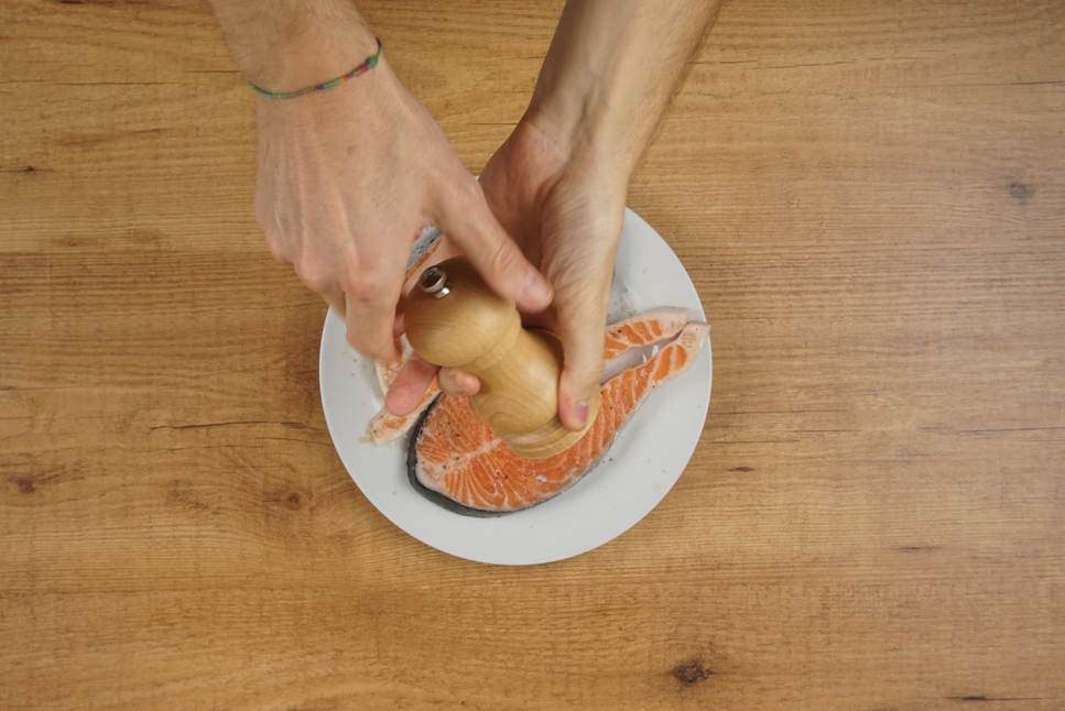 Salmón a la plancha con patatas al microondas