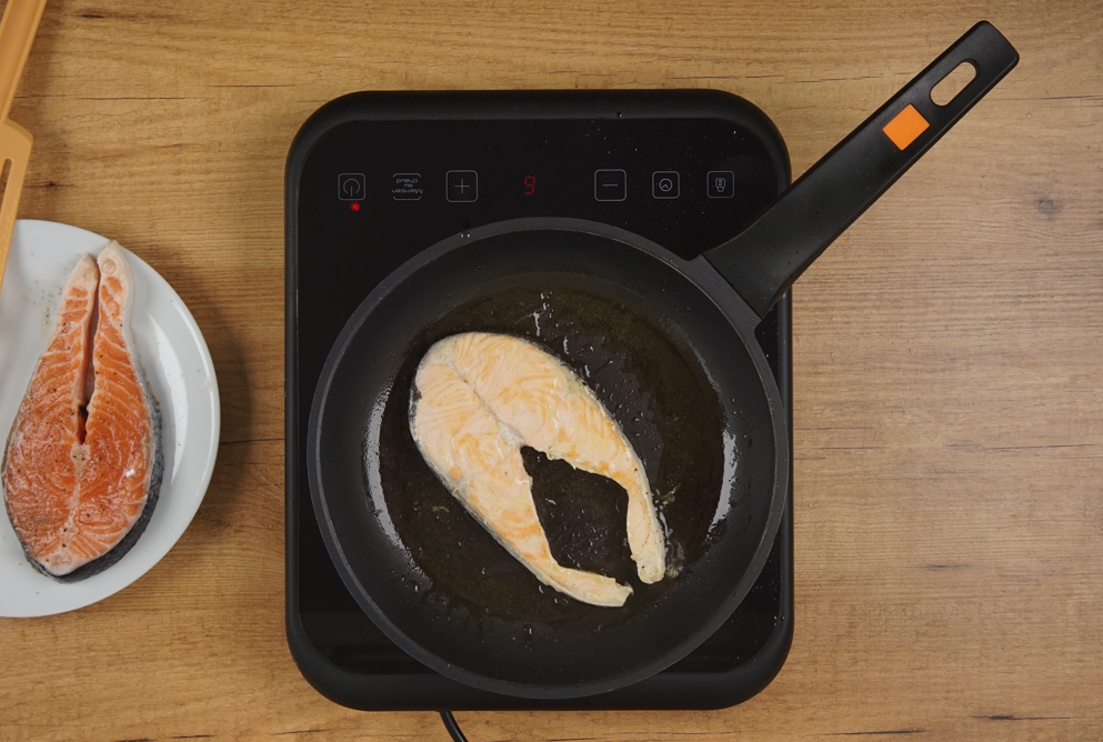 Salmón a la plancha con patatas al microondas