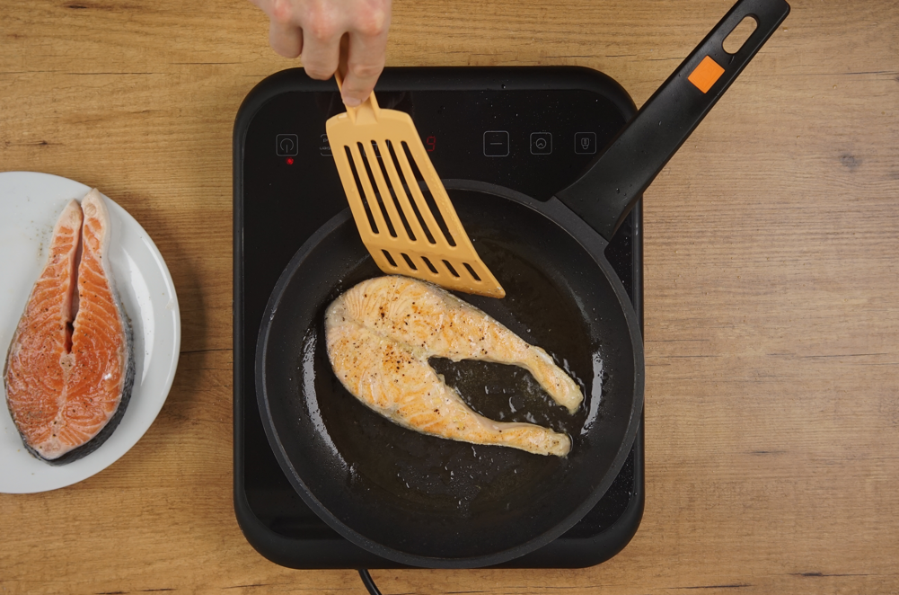 Salmón a la plancha con patatas al microondas