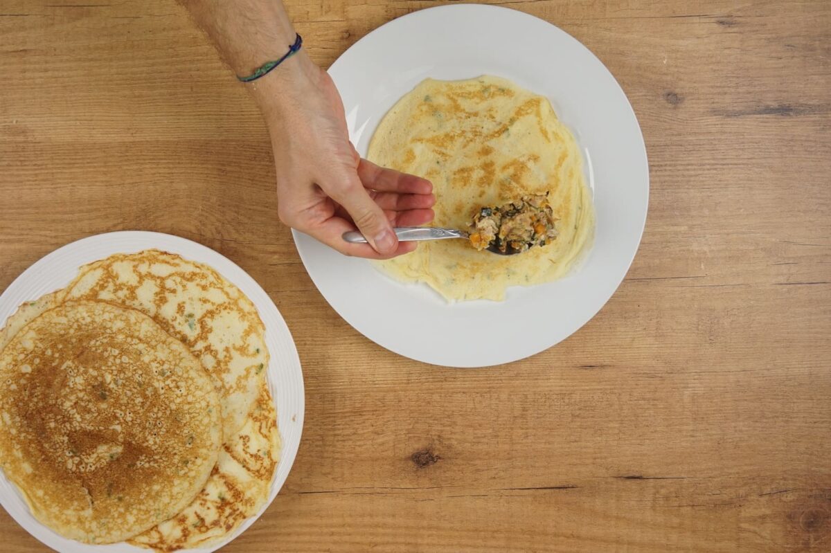 Crêpes saladas rellenas de verduras y jamón 15