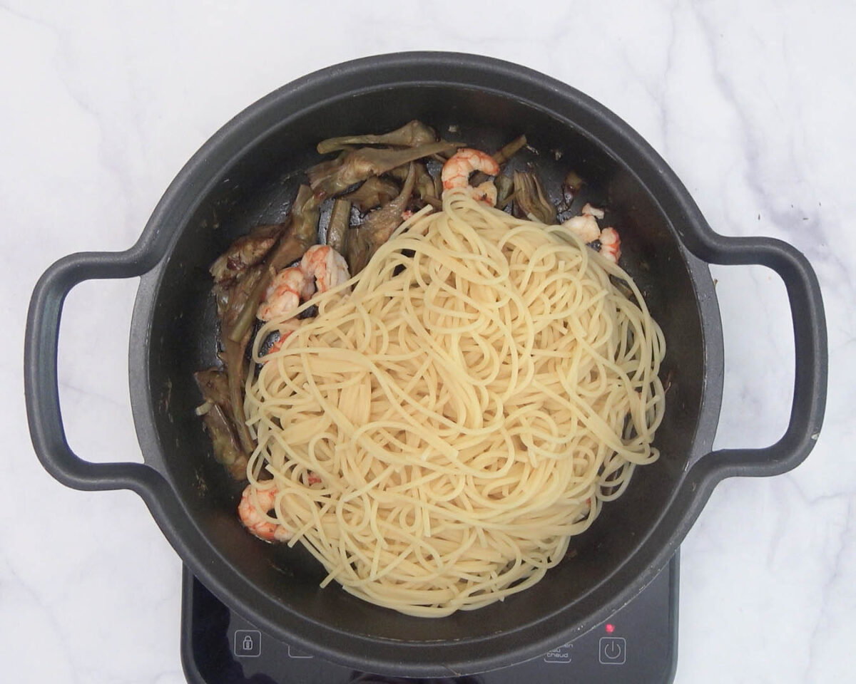 Espaguetis con alcachofas y langostinos 16