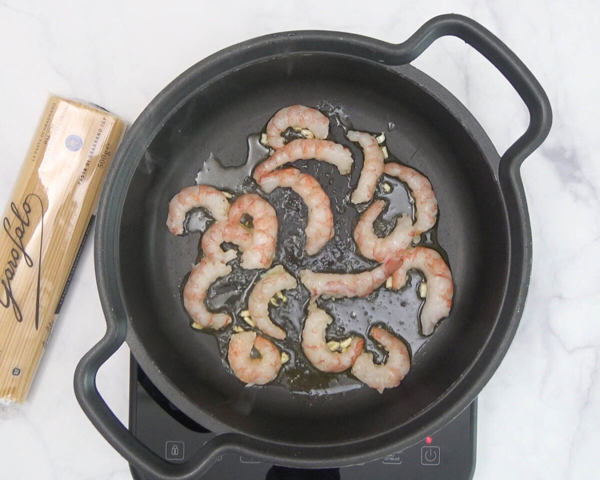 Espaguetis con alcachofas y langostinos 8