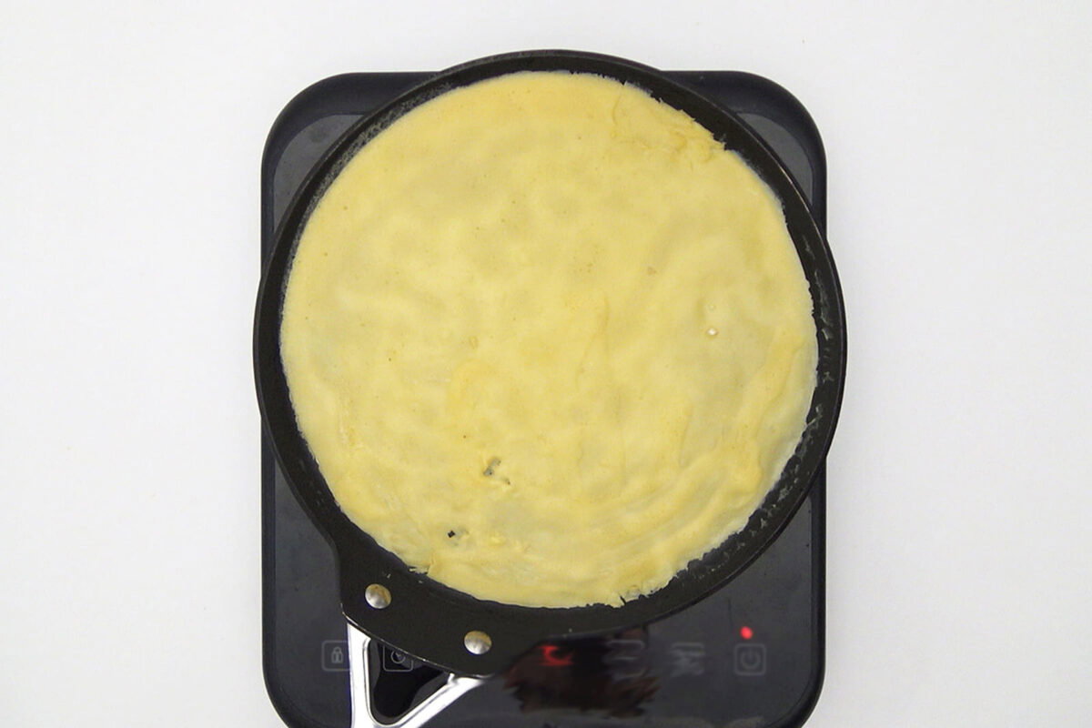 Filloas rellenas de langostinos y crema de queso (2)